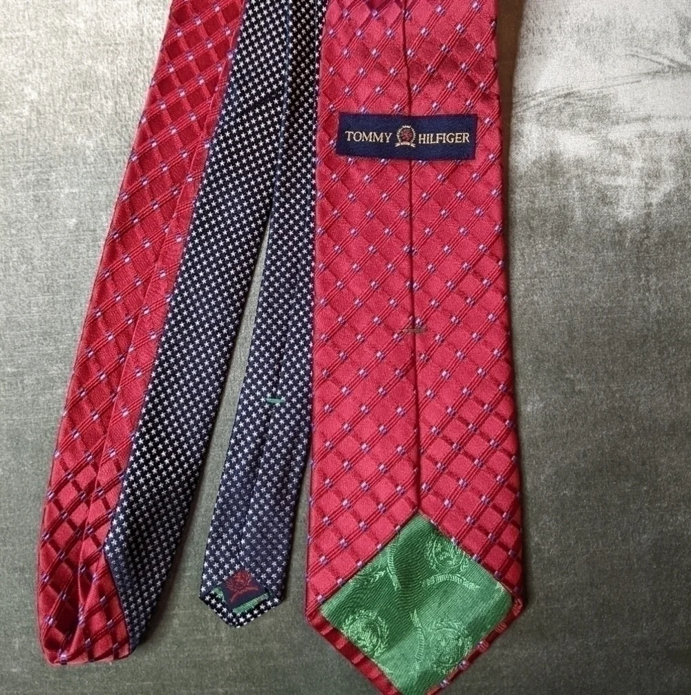 𝅺TOMMY HILFIGER Red, White and Blue Stars Tie 100% Silk